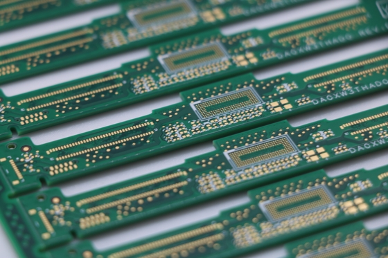 İyi bir fiyat. 4L FR4 Ağır Bakır Basılı Devre Tabloları Yeşil Soldermask Beyaz İpek ekran PCB Montaj Servisi çevrimiçi