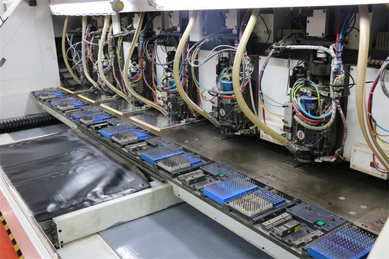 İyi bir fiyat. Beyaz Serigrafi FR4 Baskılı Devre Kartı Alüminyum Çok Katmanlı PCB Kartı 1.6mm çevrimiçi