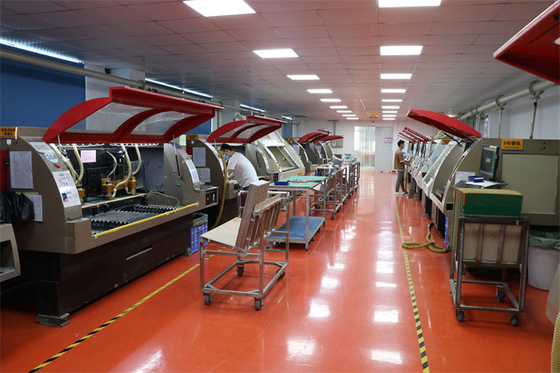 İyi bir fiyat. Alüminyum Çok Katmanlı FR4 PCB Kurulu Gleen Soldermask Beyaz Serigrafi çevrimiçi